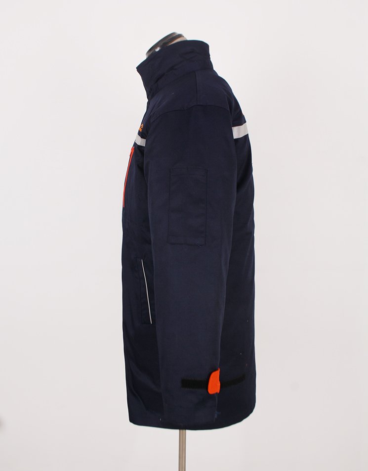 左臂笔兜设计，袖口小袢